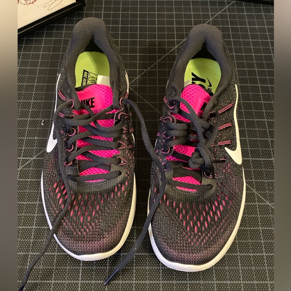 NIKE Lunarglide Women's Black and Pink Running Shoes size 5